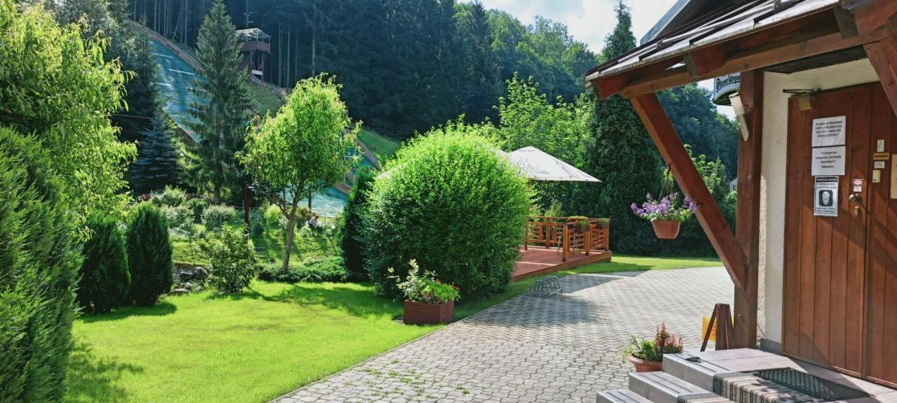 Rodinny "Hotel U Mustku" Desná エクステリア 写真