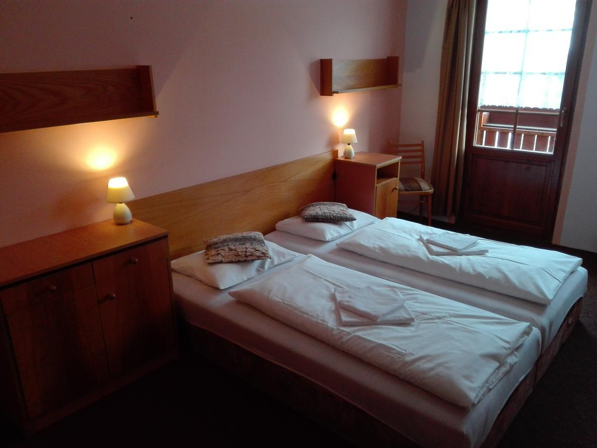 Rodinny "Hotel U Mustku" Desná エクステリア 写真